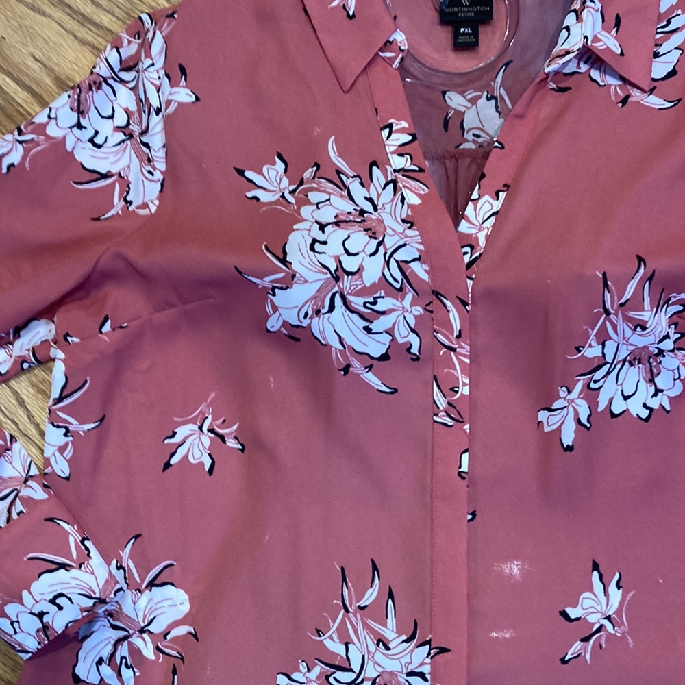 Button down - Picture 2 of 3